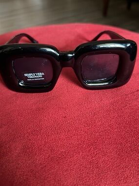 Simply Vera Vera Wang Glossy Black Square Sunglasses